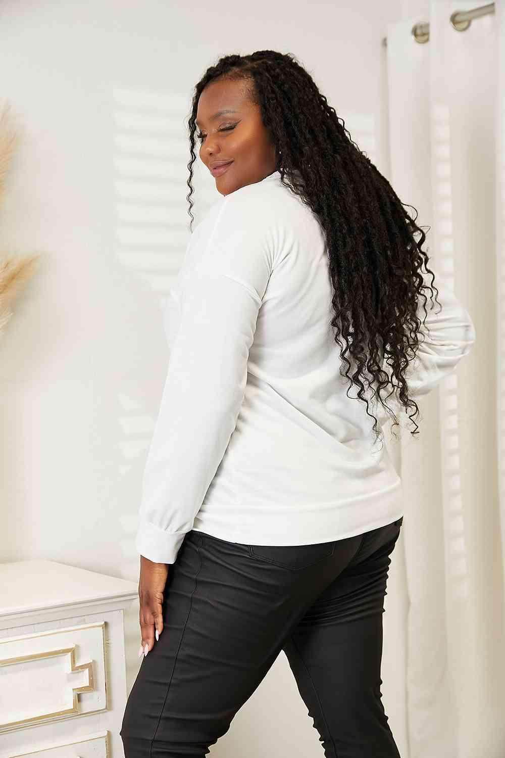 Trendsi round neck casual sweatshirt in white, featuring long sleeves and a relaxed fit for everyday comfort