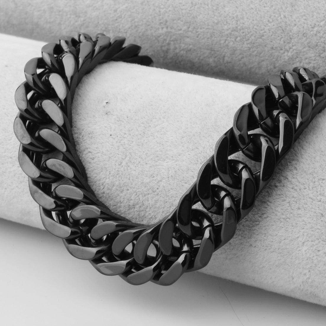 Stainless Steel Cuban Link Necklace in Black with a Sleek, Modern Design for Men's Fashion