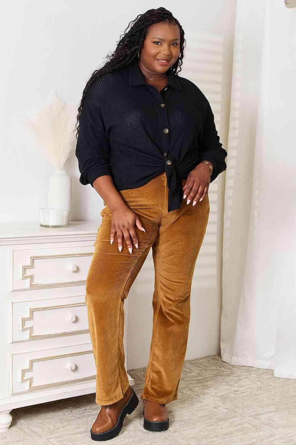Trendsi stylish vacation sweater in black with buttons and a relaxed fit for casual outings