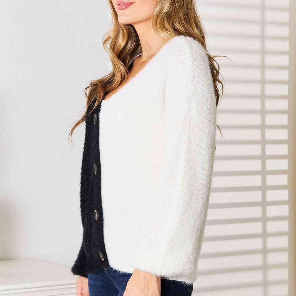 Women's Sweaters - Cardigans Woven Right Contrast Button-Front V-Neck Cardigan